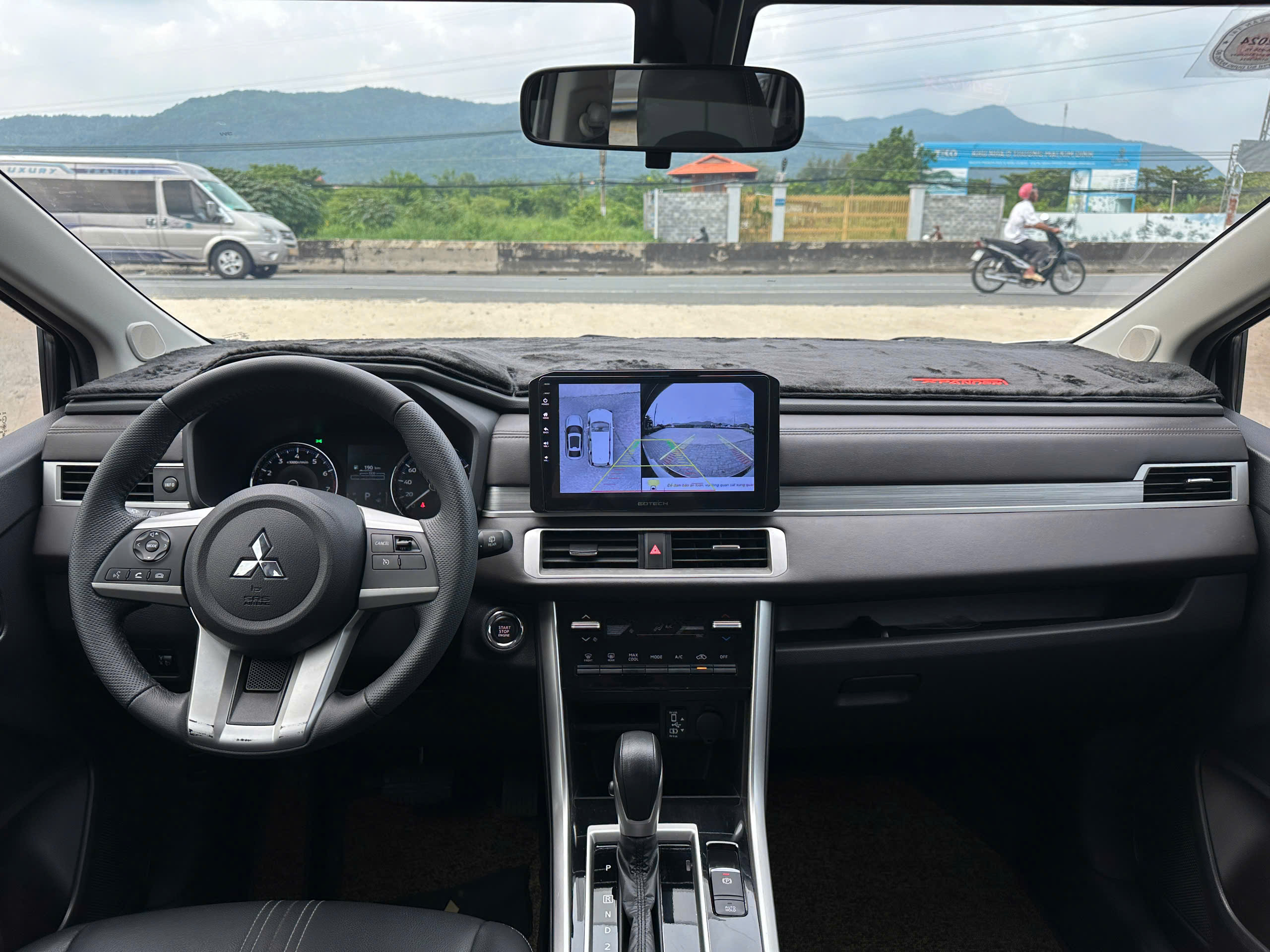 Xpander Premium 2023 trắng Xpander Premium 2023 trắng